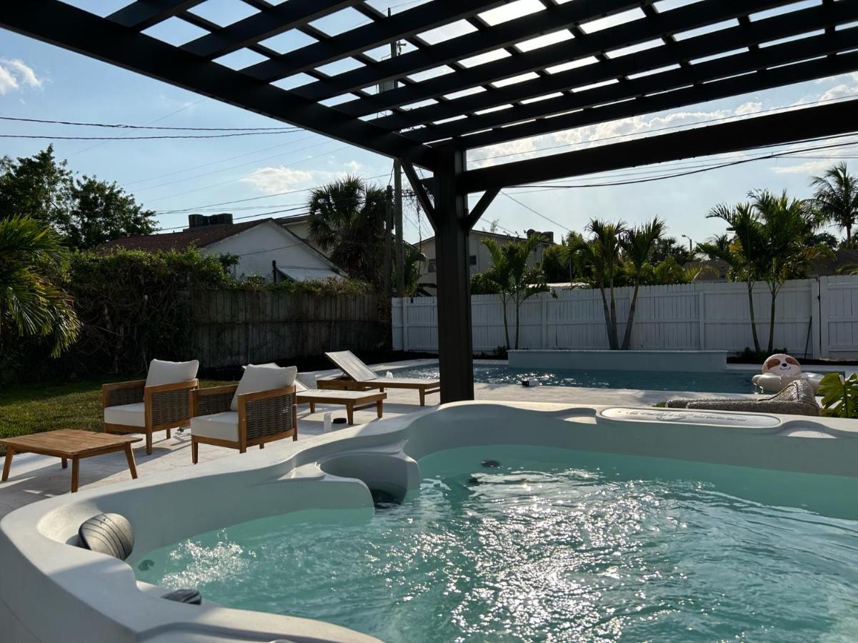 Jungle Cottage With Luxury Pool, Hot Tub And More! Lake Worth Beach Eksteriør billede